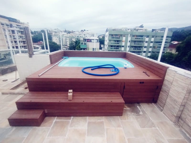 Mesmo deck de piscina refeito com EcoDeck Supremo, Freguesia, Rio de Janeiro