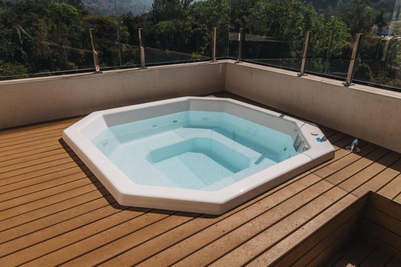 Spa com deck de madeira plástica maciça EcoDeck Supremo