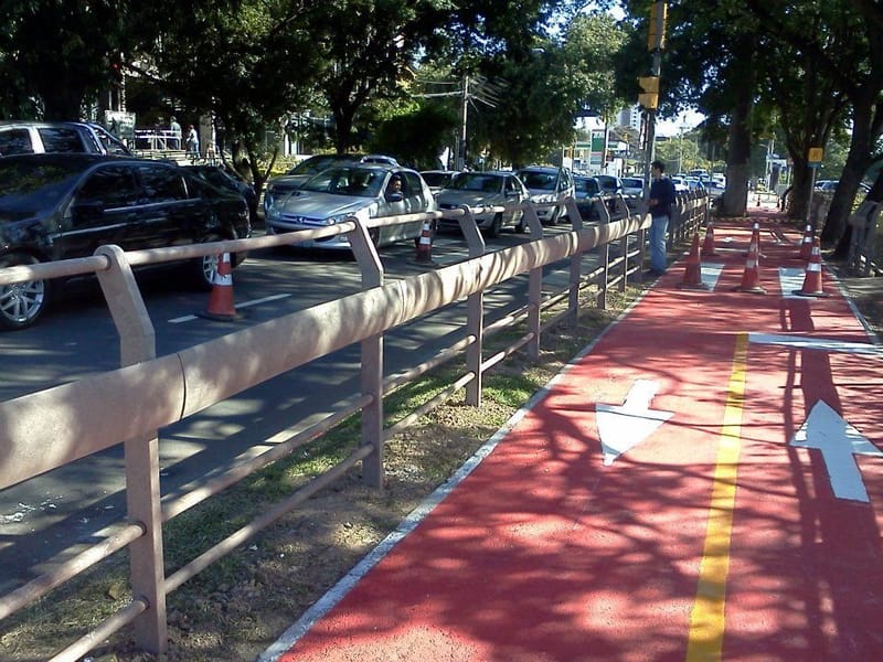 Deck de madeira ecológica com spa embutido